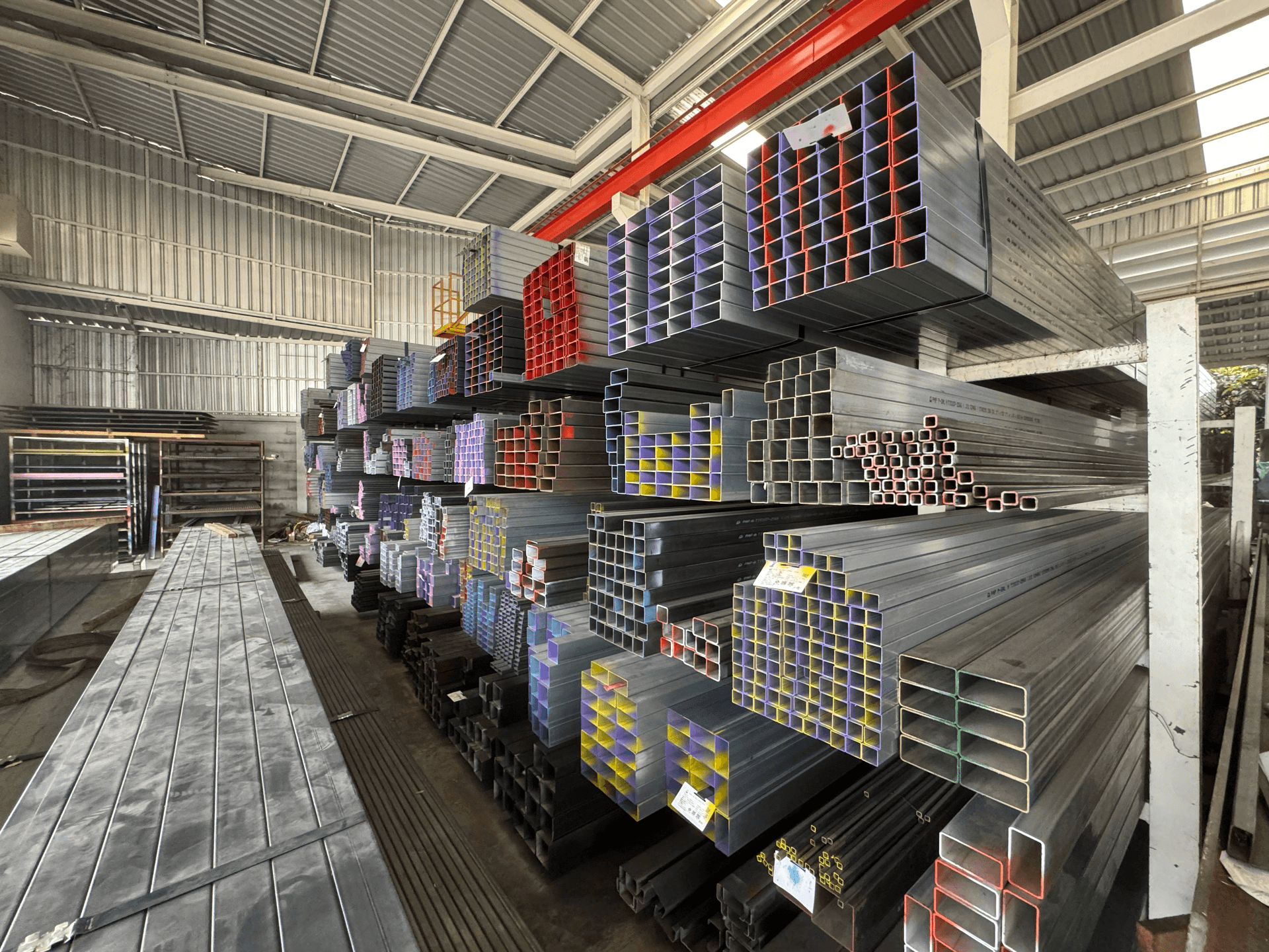 คลังเหล็กรูปพรรณ TCR Steel เหล็กกล่อง เหล็กแป๊บ หลากหลายขนาดพร้อมส่ง